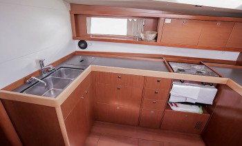 Cabin Charter on a Sailing Yacht from Dubrovnik to Split