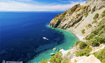 Catamaran Charter Experience between Tuscan archipelago