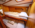 Oceanic Sailboat 22 mt interior, Bunk beds cabin  (for 2 people) with shared bathroom