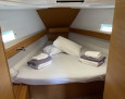 Sun Odyssey 419 interior, Front cabin