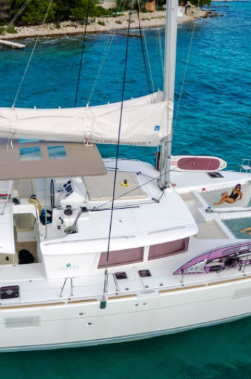 Lagoon 450 F image 2