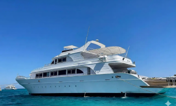 Red Sea Kitesurfing Cruise – Daily Riding from a Yacht