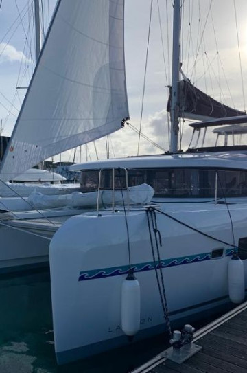 Lagoon 42 image 1