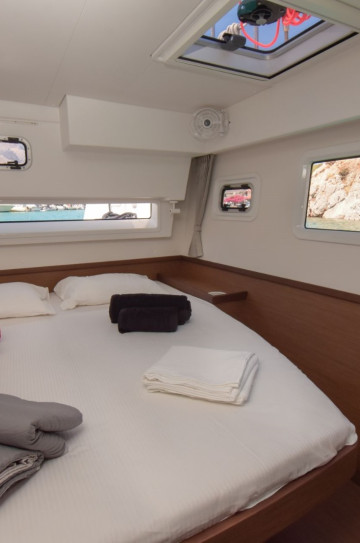 Lagoon 42 image 8
