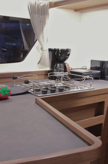 Lagoon 42 image 9