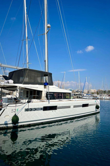 Lagoon 52F image 1