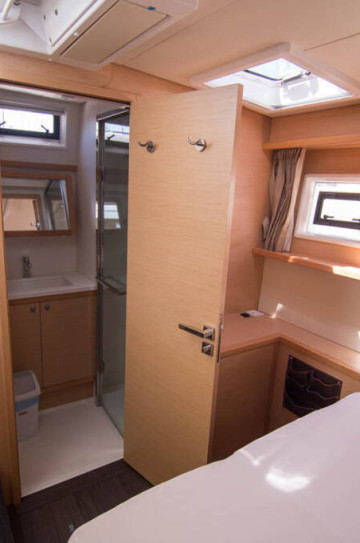 Lagoon 52F image 10