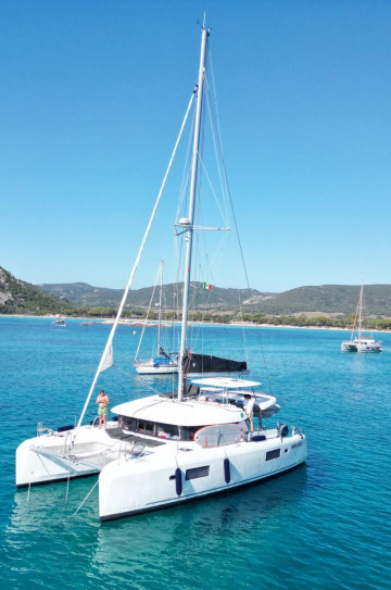 Lagoon 42 image 1