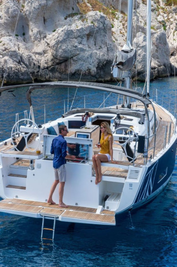 Dufour 530 image 2