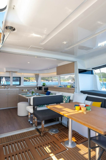 Lagoon 43 - Sun Odyssey 490 image 2