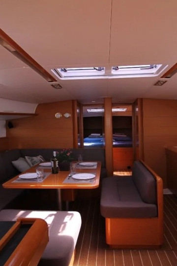 Sun Odyssey 509 image 3