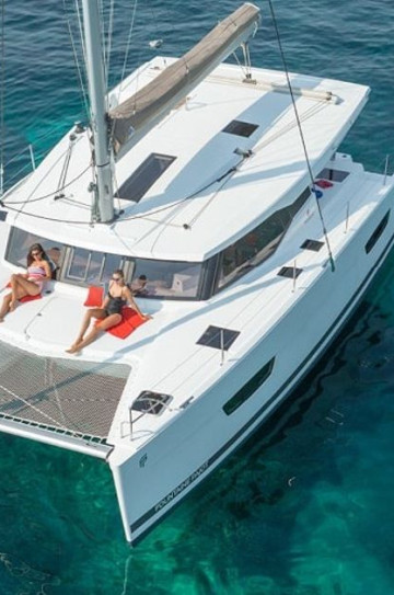 Catamaran Roulette from 42ft to 45ft of length image 3