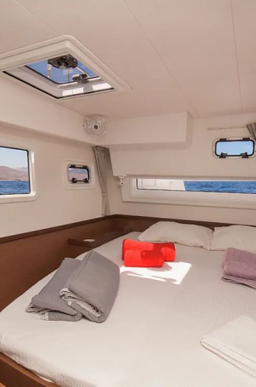 Lagoon 42 image 9