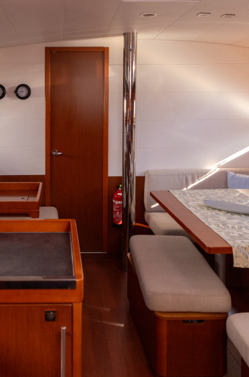 Oceanis 45 image 2