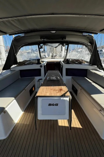 Dufour 470 image 2