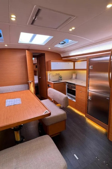 Dufour 470 image 3
