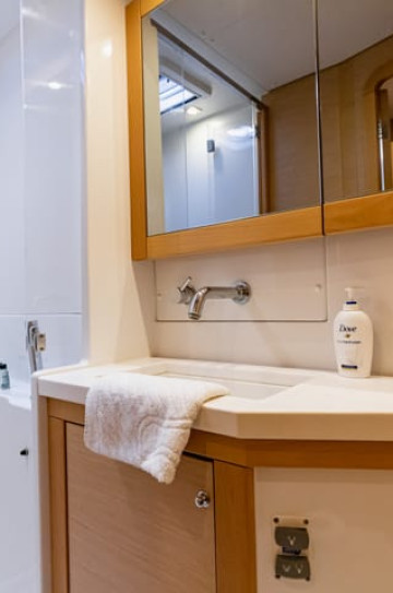 Lagoon 450F Catamaran image 10