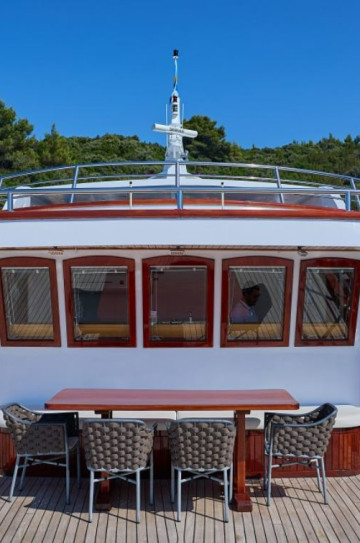 Motor Yacht 19 Cabins image 3