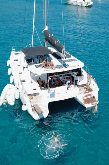 Lagoon 42 image 1