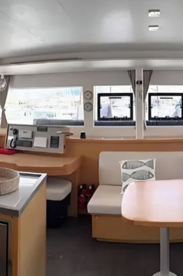 Lagoon 450 Catamaran image 3