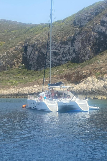 Lagoon 380 image 1