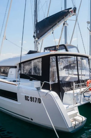 Lagoon 40 image 3