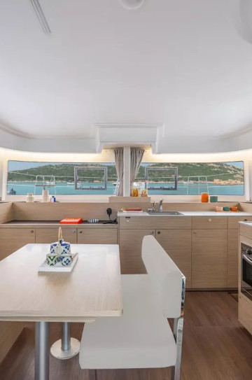 Lagoon 38 image 8