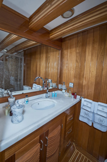 Gulet Deluxe 8 cabins image 17