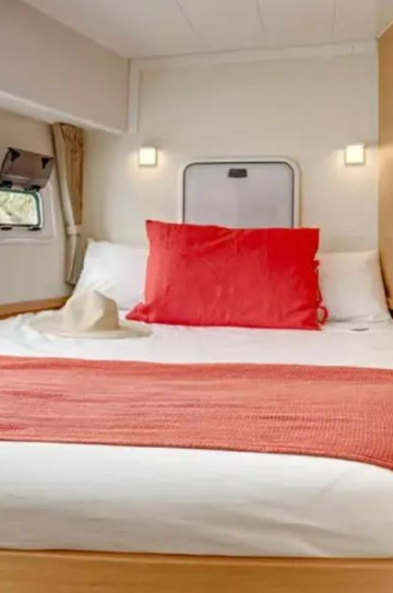 Comfort Class Catamaran – 4 Ensuite Cabins with A/C, Skipper & Host image 6