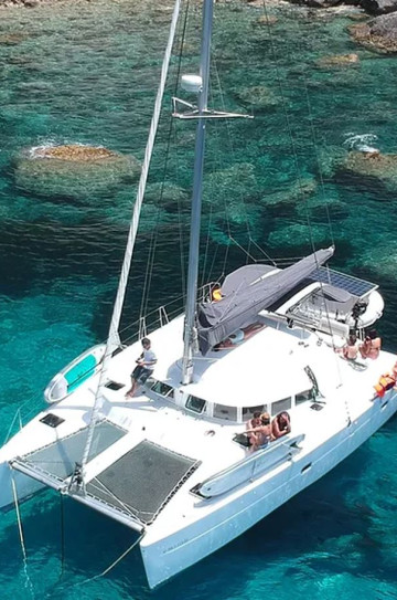 Lagoon 380 image 1