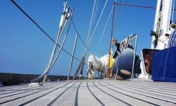 Aeolian sailing as an insider