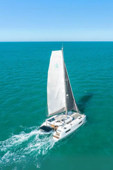 Lagoon 38 image 2