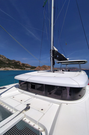 Lagoon 42 image 2