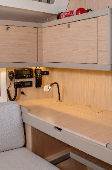 Oceanis 45 image 6
