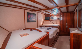 Sailing in Pearl of Adriatic