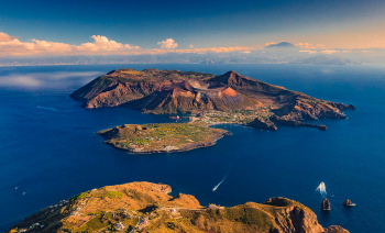 Sailing in the Aeolian Islands with local crew