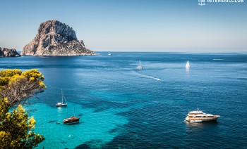 Discover the Quiet Beauty of Mallorca in the Balearic Islands onboard a catamaran Dream 60