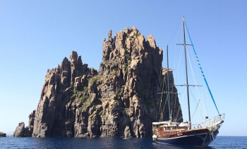 One-way Luxury Gulet Charter: Aeolian Islands to Naples