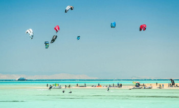 Red Sea Kitesurfing Cruise – Daily Riding from a Yacht