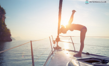 Yoga Cruise around most popular Cyclades İslands. Yoga, Hiking, Excursions & Sailing