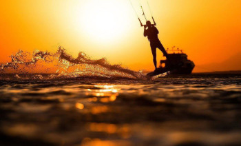Red Sea Kitesurfing Cruise – Daily Riding from a Yacht