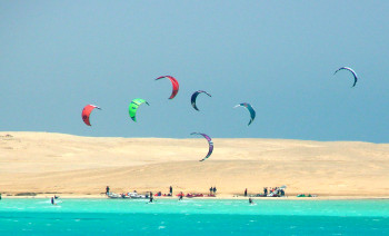 Red Sea Kitesurfing Cruise – Daily Riding from a Yacht