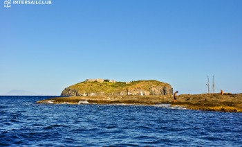 Rent a yacht, visit the Pontine Islands
