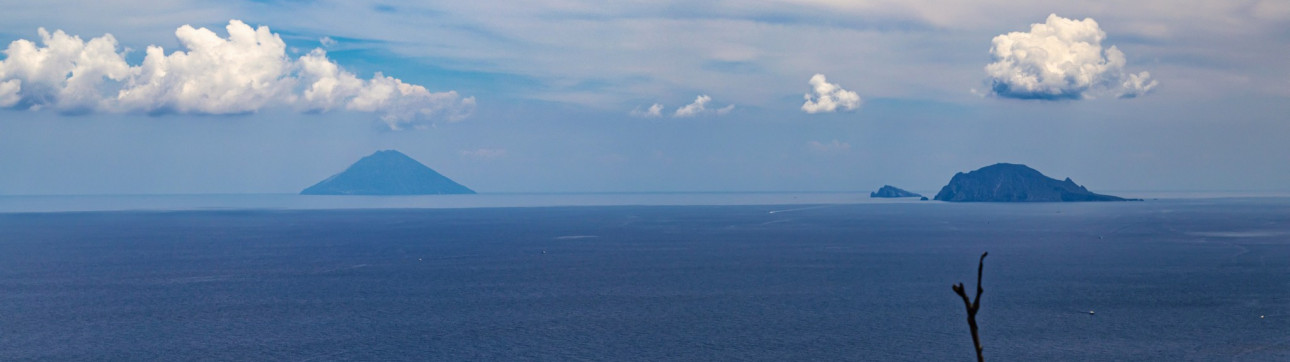 Discovering the archipelago of the Aeolian Islands - cover photo