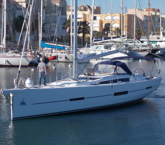 Dufour 560 yacht photo