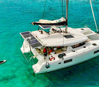 Lagoon 42 yacht photo