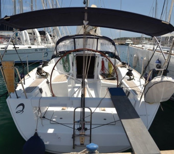First 35 yacht photo
