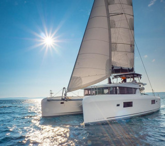 Lagoon 42 yacht photo
