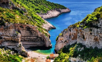 Sailboat Charter in Middle Adriatic Islands